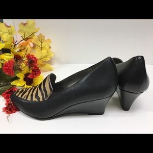 Tahari Womens Wedge Slip Ons Size 7.5